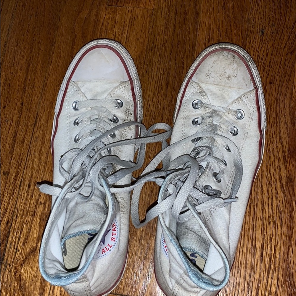 white converses !! can be cleaned easily !!